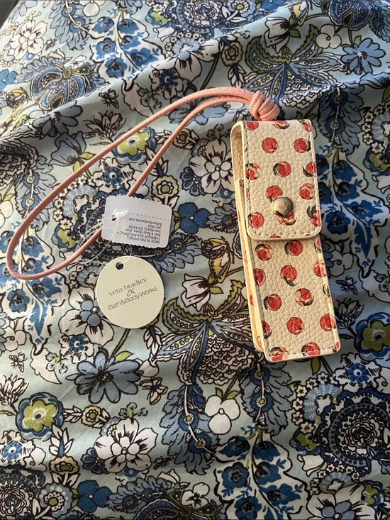 Vera Bradley Accessories - Vera Bradley x Bath and body Works hand sanitizer Case